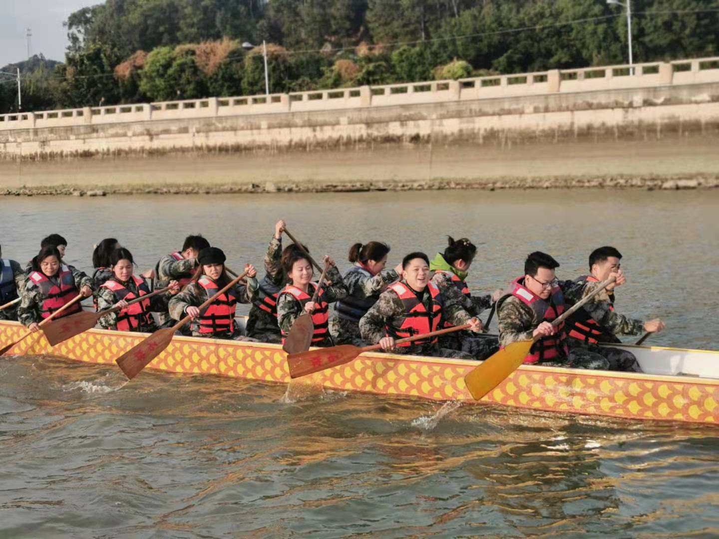 黄埔雄鹰军事拓展基地：专业教官打造高效企业团队